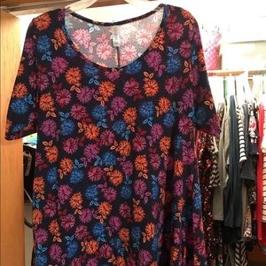 Lularoe medium Perfect T